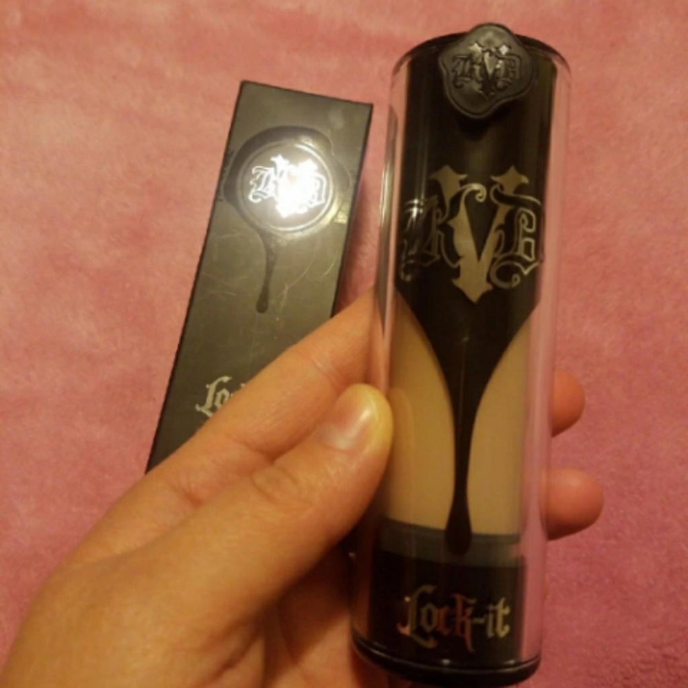 Kat Von D lock it foundation